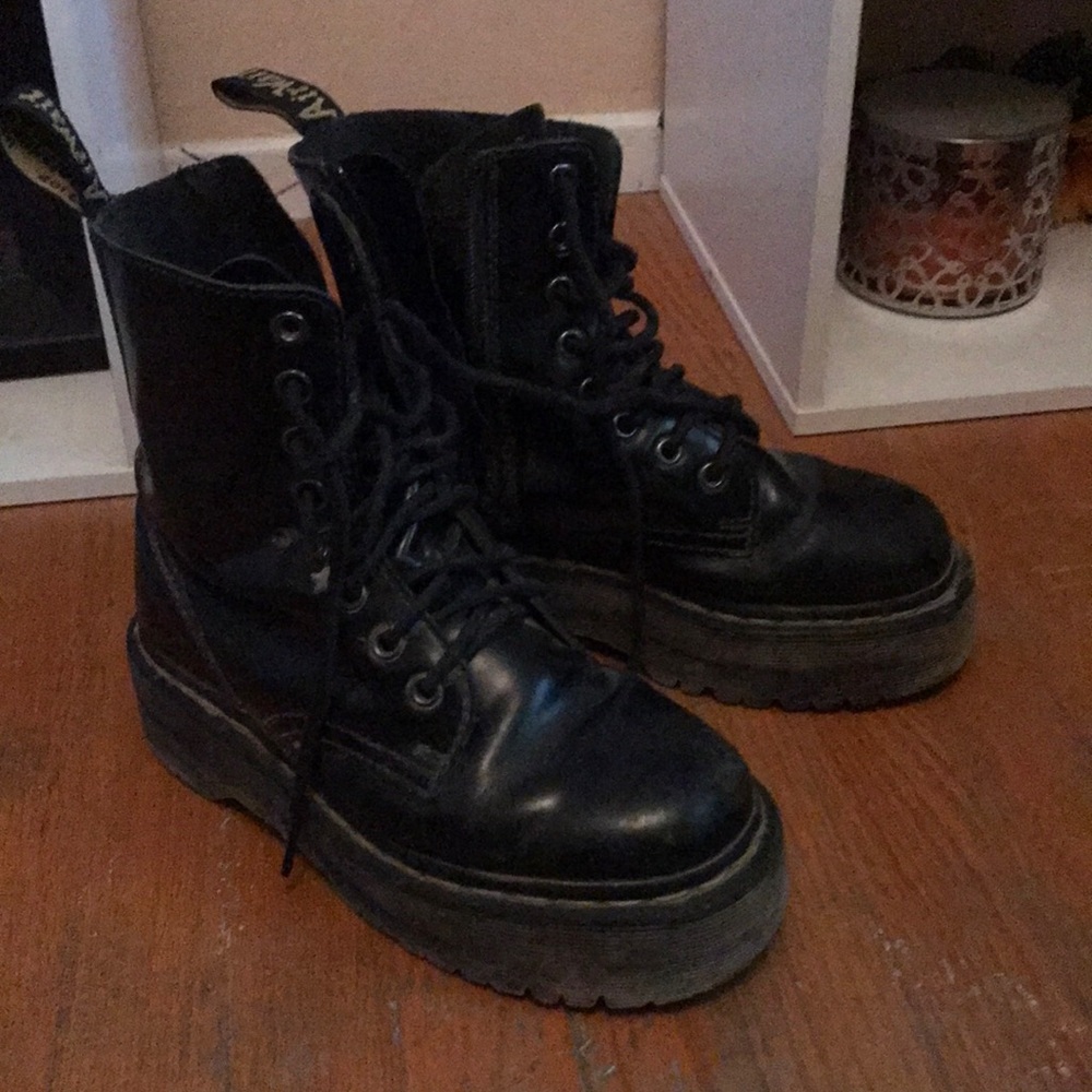 Size 5 women’s platform dr martens